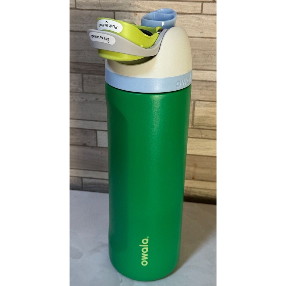 Owala FreeSip Stainless Steel Water Bottle 24 oz Putting Green